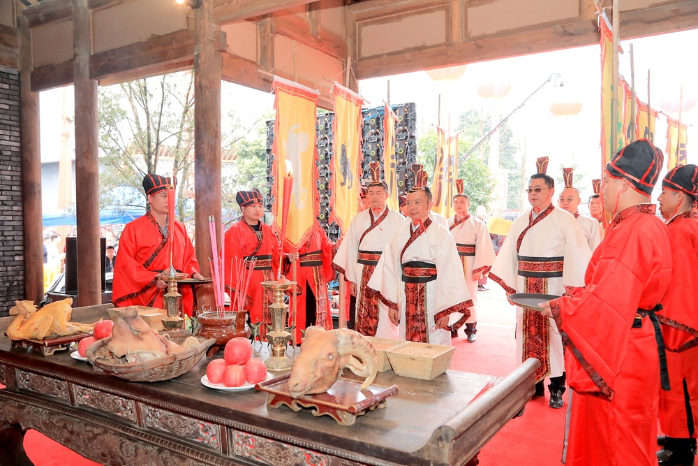 第八届金盆地种酒文化节在川西酒村隆重举行